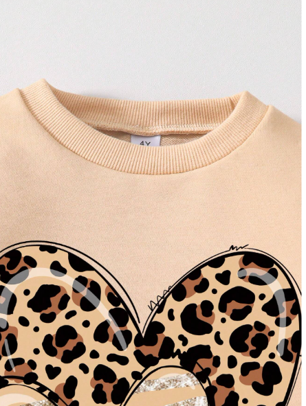 Young Girls Heart Print Crew Neck Sweatshirt And Flared Pants Set Carousel 2