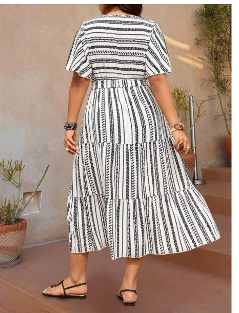 Plus Size Women Ditsy Floral Dress Carousel 1