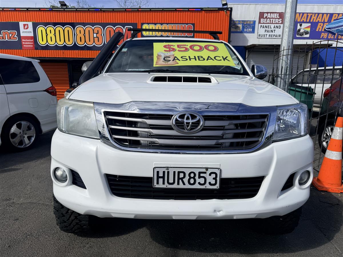 2014 Toyota Hilux SR5 4WD 3.0TD DC 5M Carousel 1