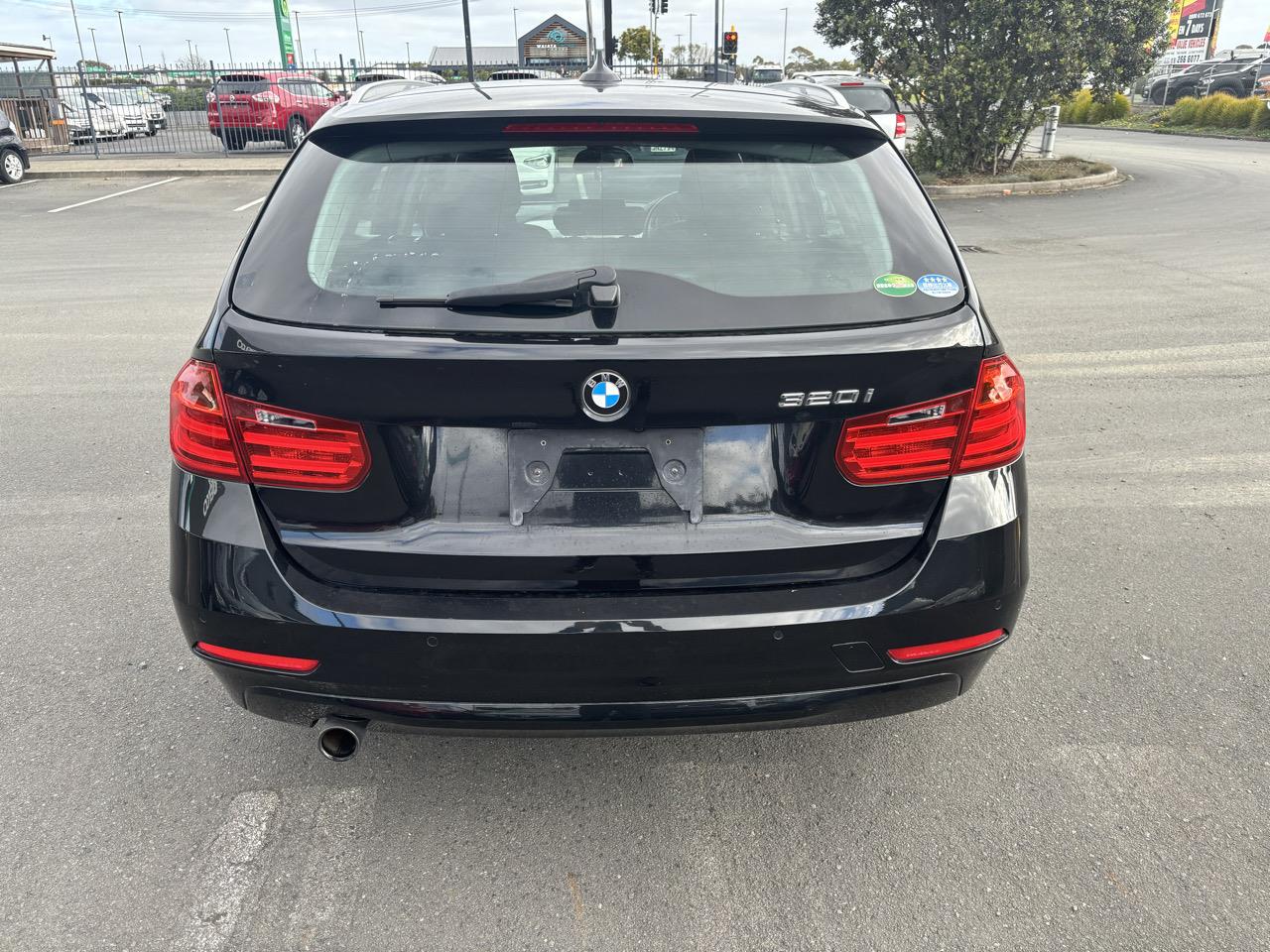 2014 BMW 320i Tourer Sport Carousel 6