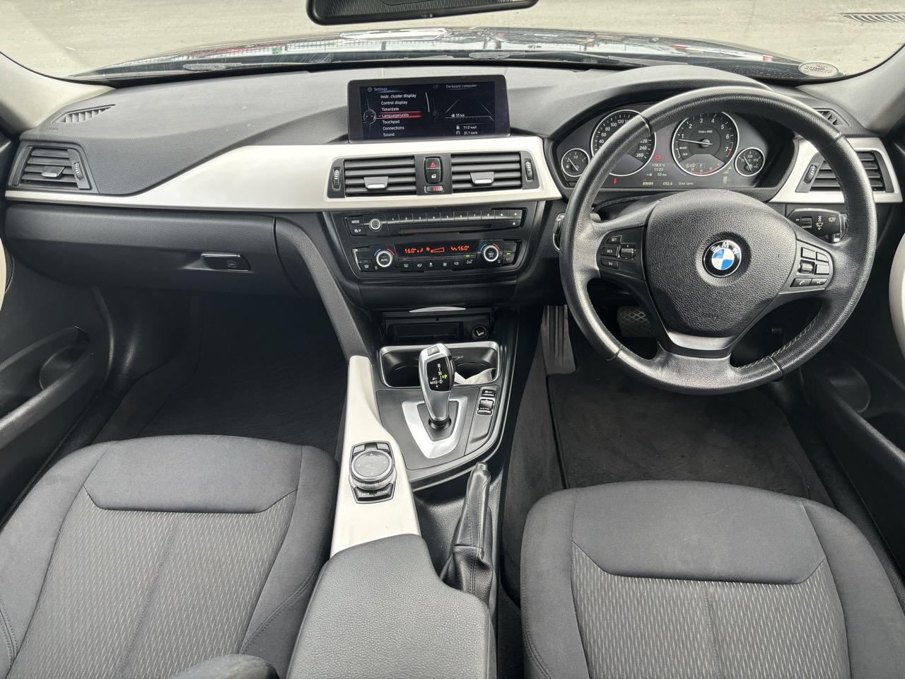 2014 BMW 320i Tourer Sport Carousel 8