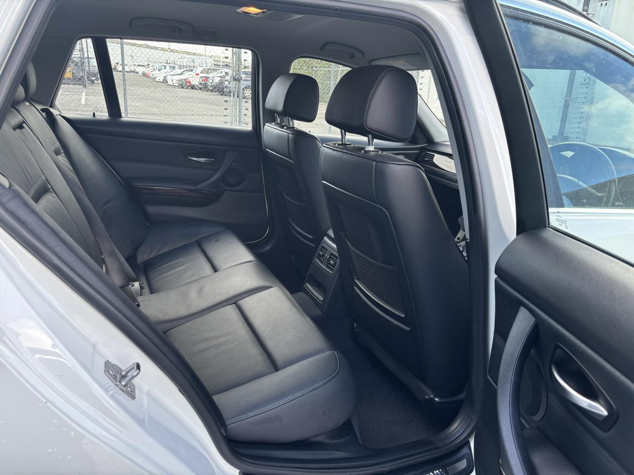 2011 BMW 320i Tourer Sport Carousel 1