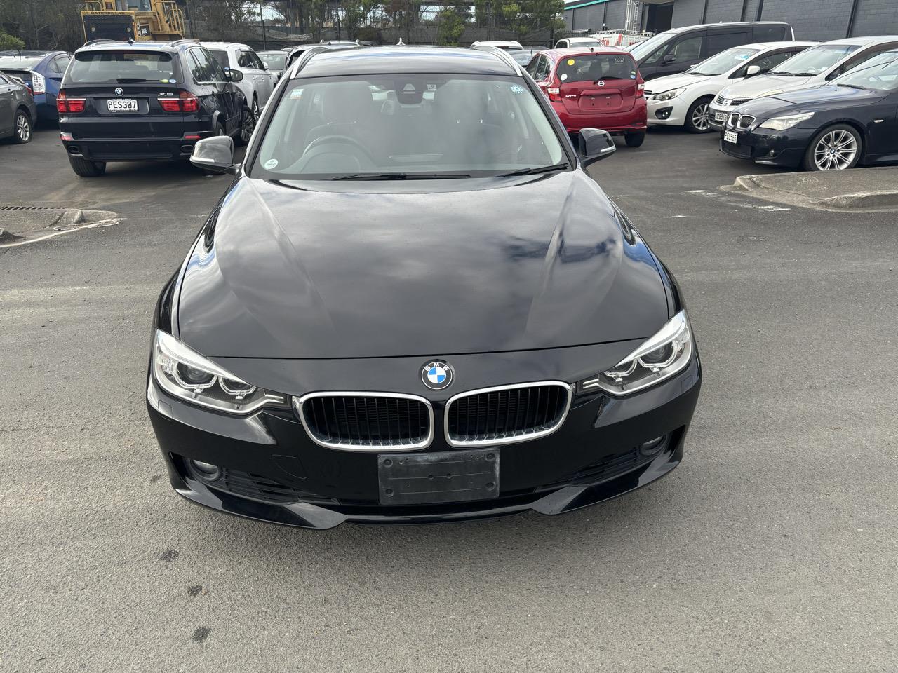 2014 BMW 320i Tourer Sport Carousel 3