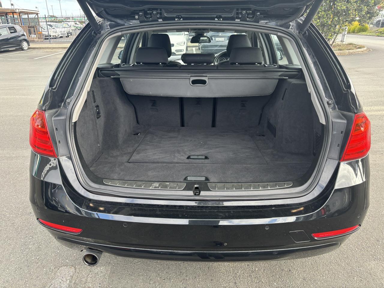 2014 BMW 320i Tourer Sport Carousel 2