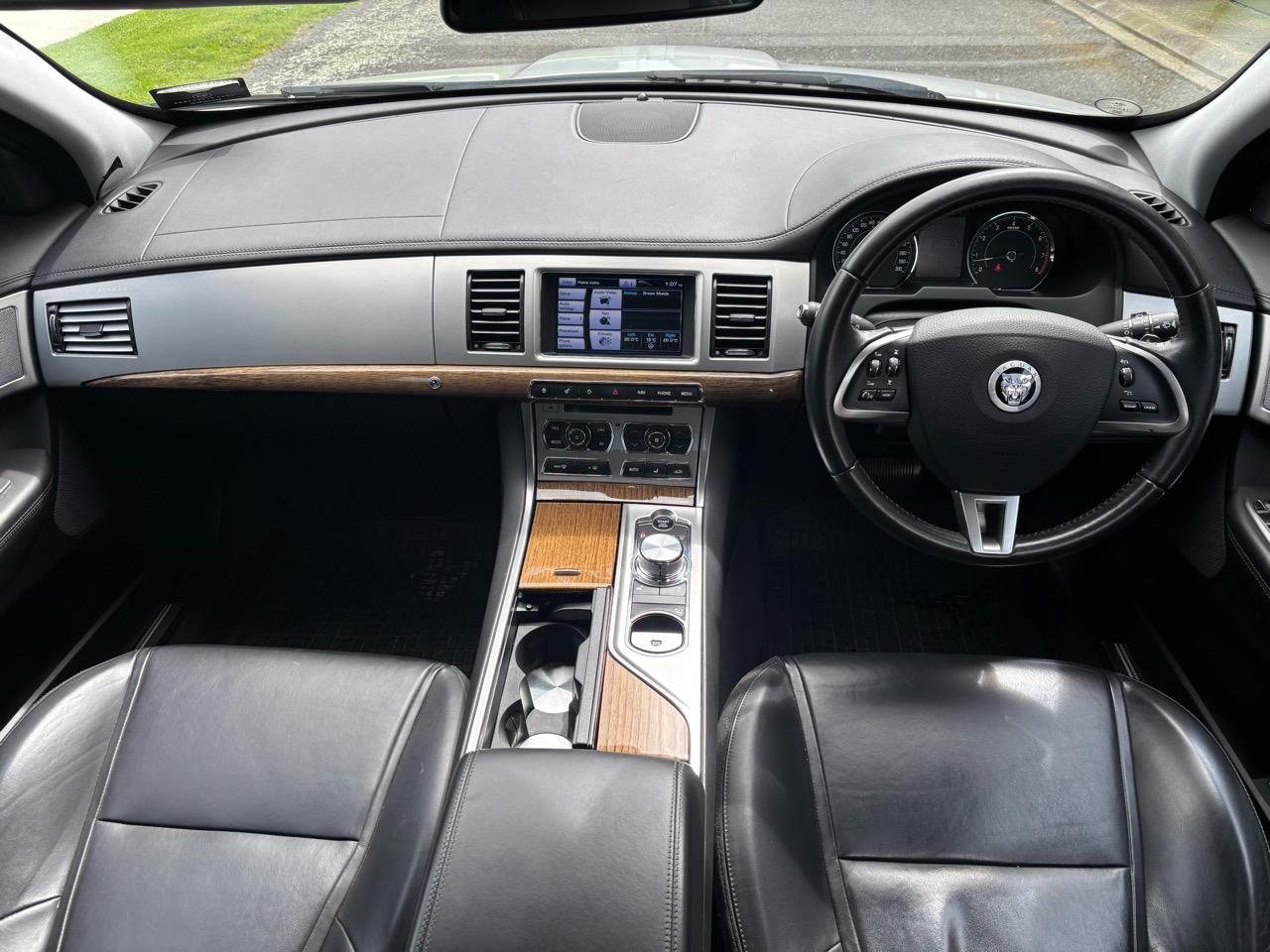 2012 Jaguar XF 3.0P V6 Luxury Carousel 7