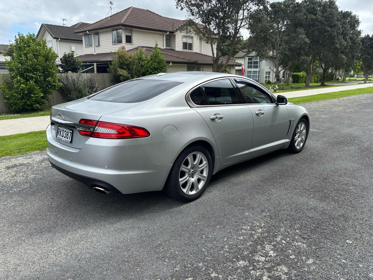 2012 Jaguar XF 3.0P V6 Luxury Carousel 6