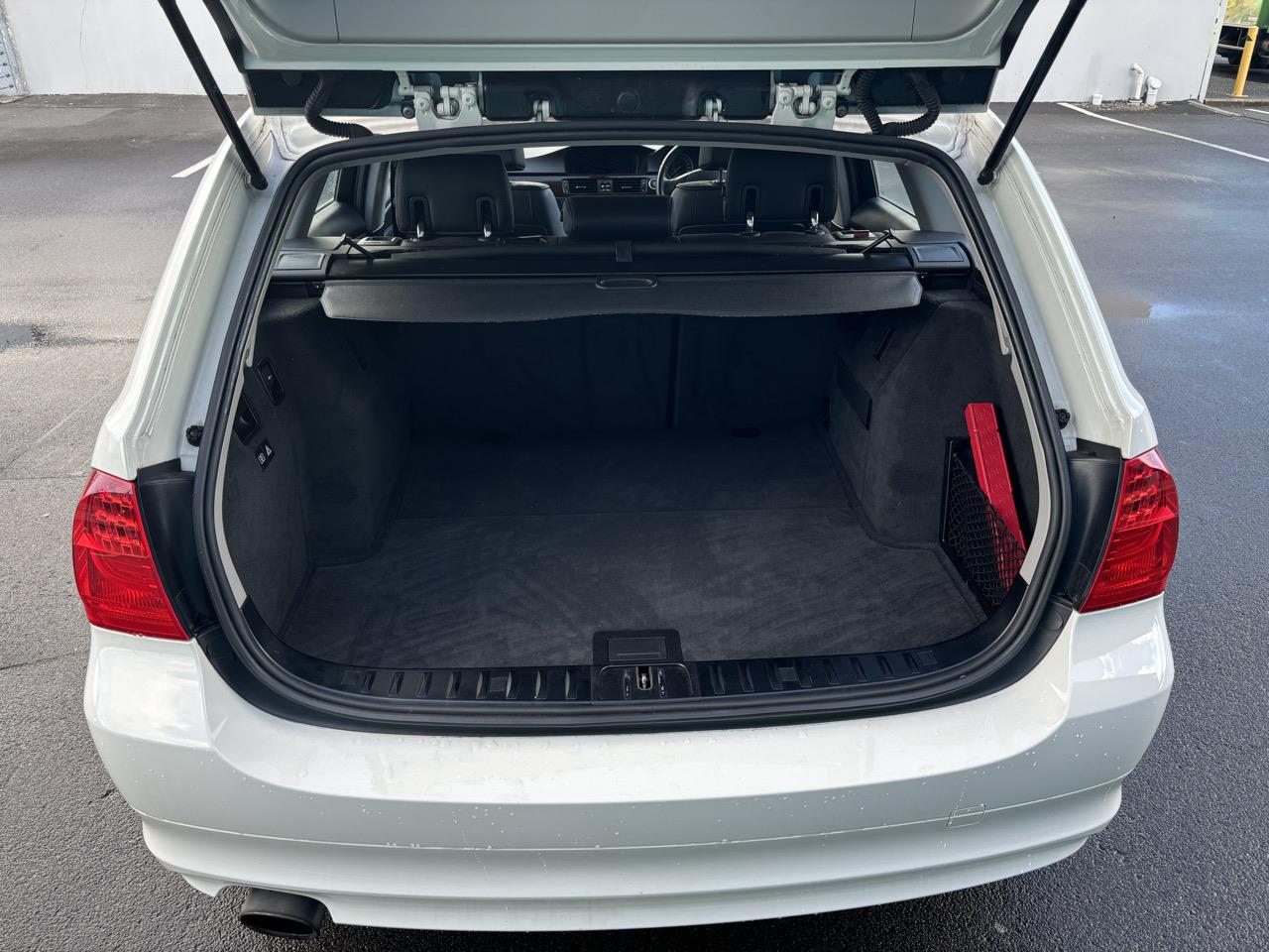2011 BMW 320i Tourer Sport Carousel 2