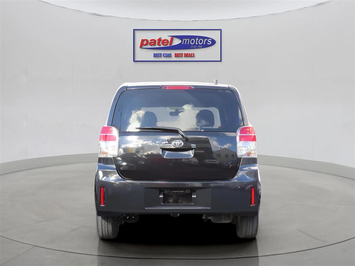 2013 Toyota Spade Carousel 5