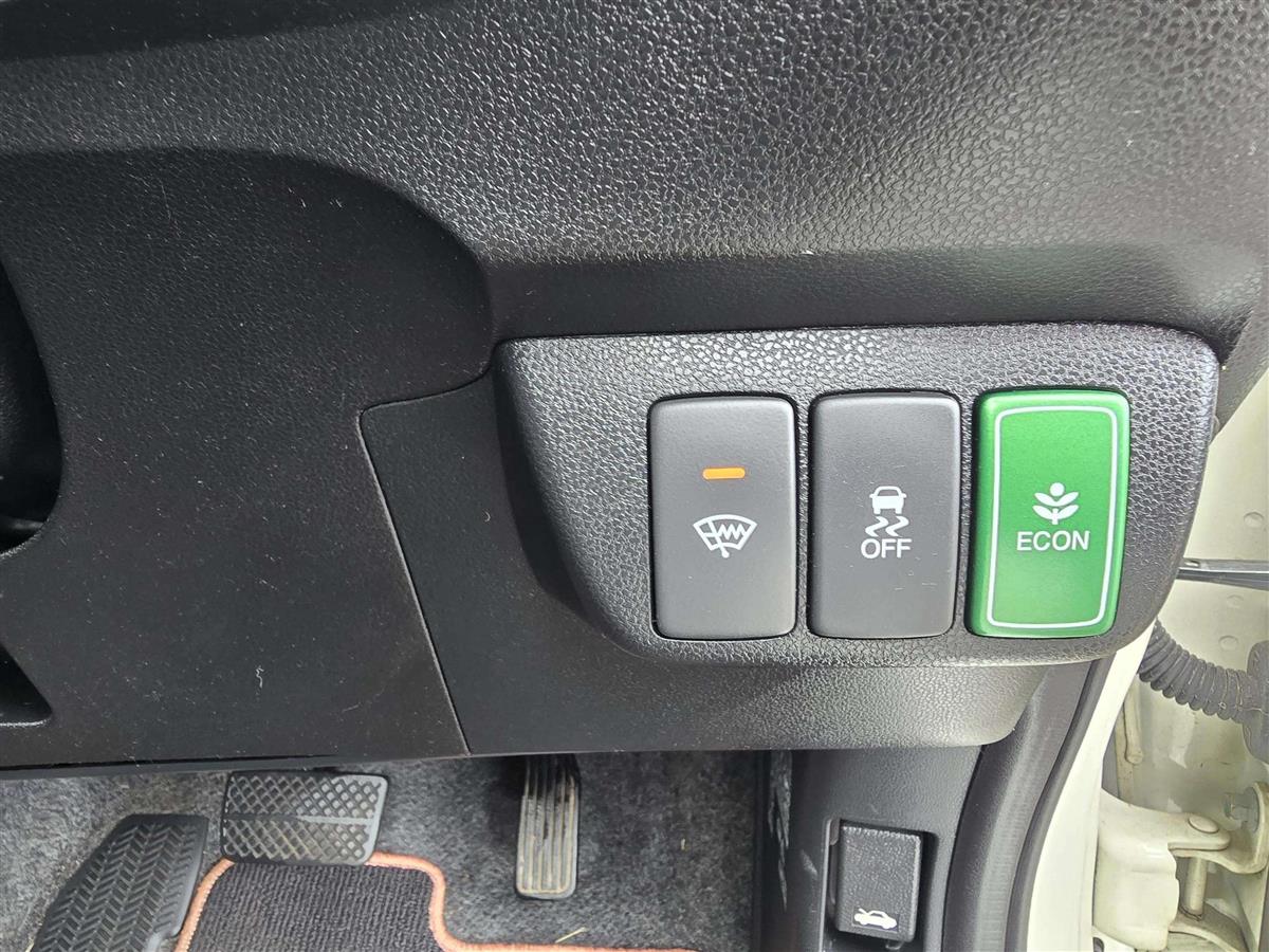 2012 Honda Fit HYBRID !! Top Spec !! heated seats !! Cruise control !! Reverse camera Carousel 12