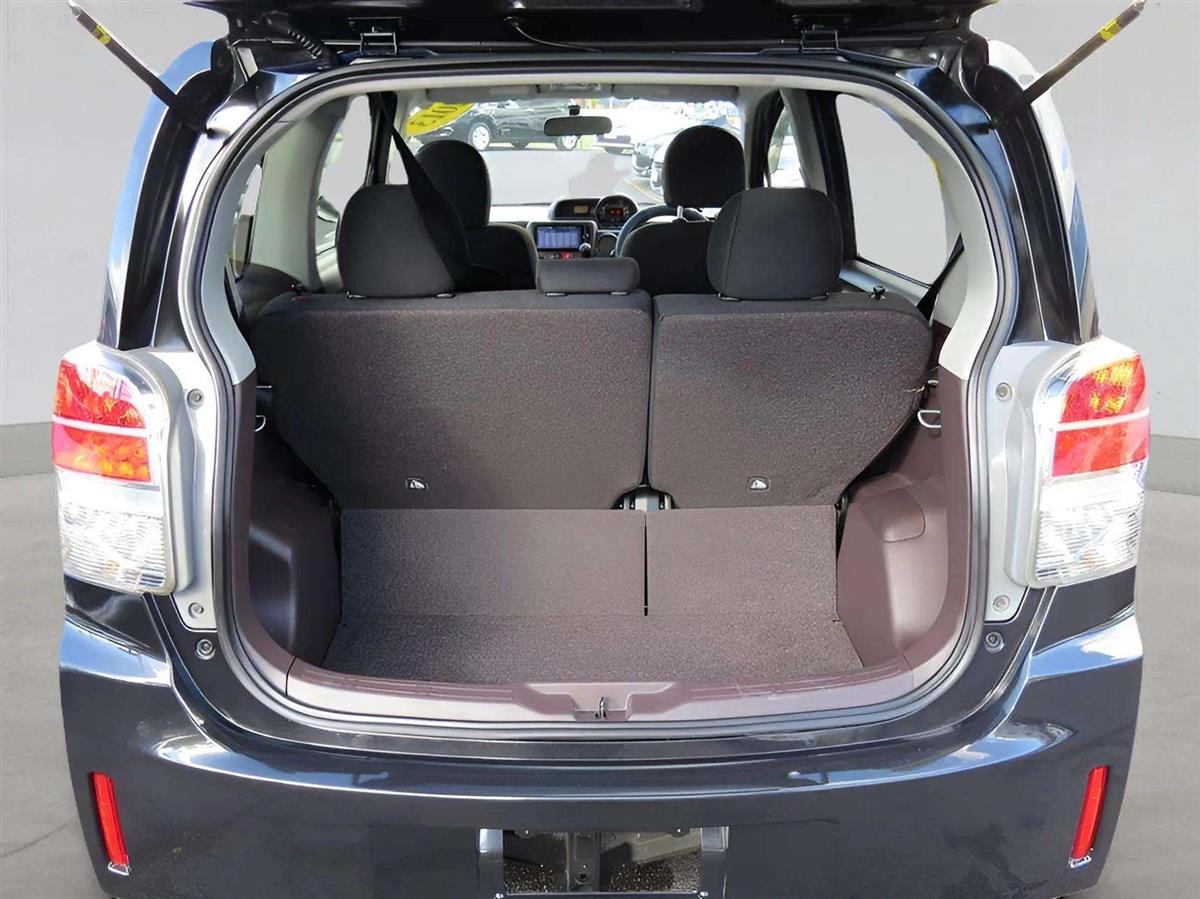 2013 Toyota Spade Carousel 13