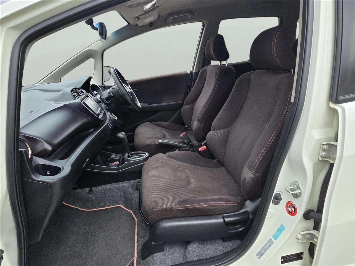 2012 Honda Fit HYBRID !! Top Spec !! heated seats !! Cruise control !! Reverse camera Carousel 8