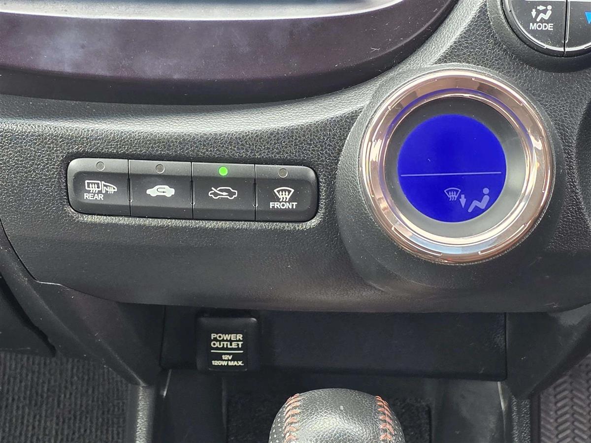 2012 Honda Fit HYBRID !! Top Spec !! heated seats !! Cruise control !! Reverse camera Carousel 16
