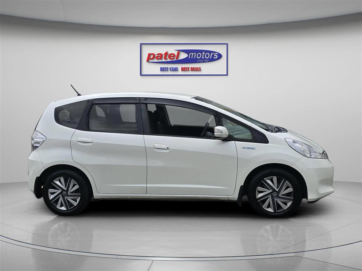 2012 Honda Fit HYBRID !! Top Spec !! heated seats !! Cruise control !! Reverse camera Carousel 3