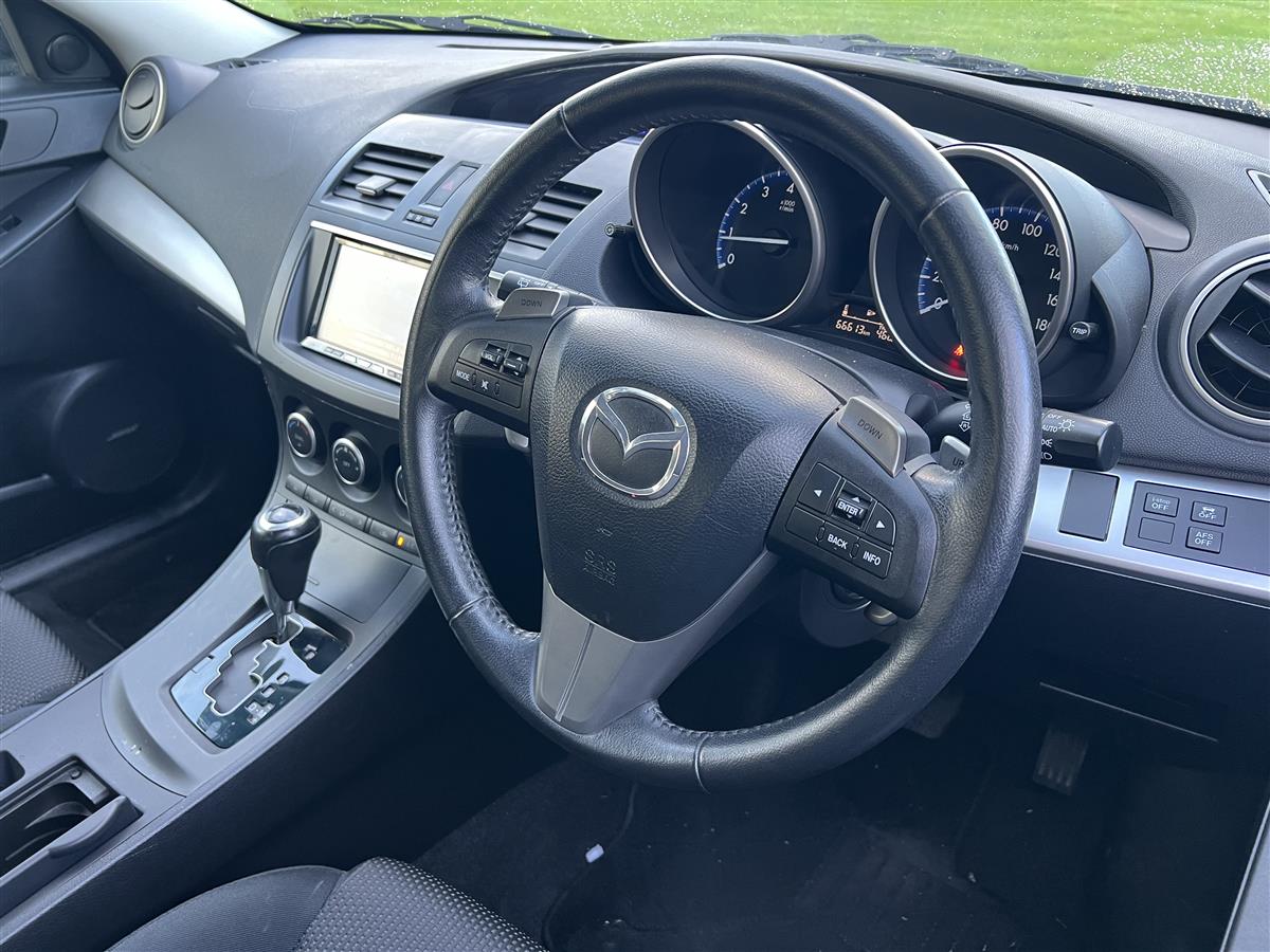 2012 Mazda Axela 20S SPORTS !! VERY LOW KMS !! Carousel 11