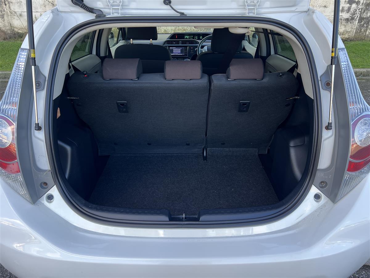 2012 Toyota Aqua G / PUSH START Carousel 16