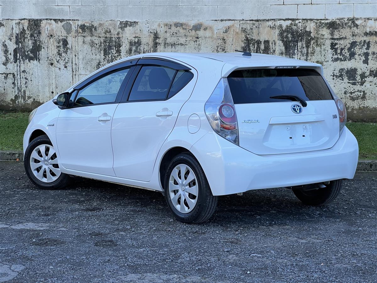 2012 Toyota Aqua G / PUSH START Carousel 13