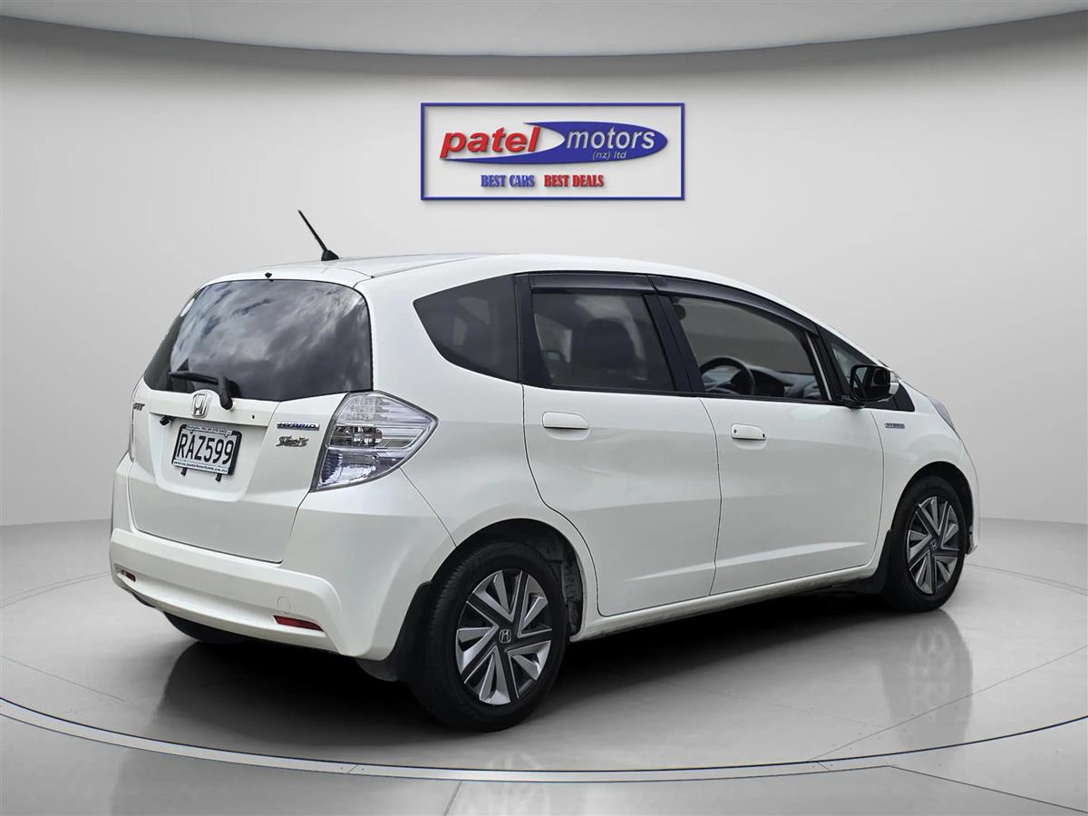 2012 Honda Fit HYBRID !! Top Spec !! heated seats !! Cruise control !! Reverse camera Carousel 4