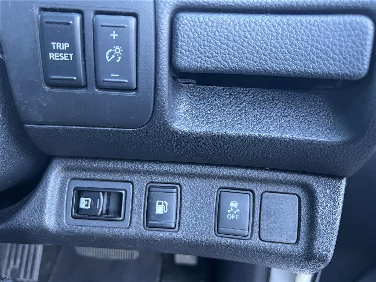 2015 Nissan Navara ST 2.3D/7AM/UT/4DR/5 Carousel 11