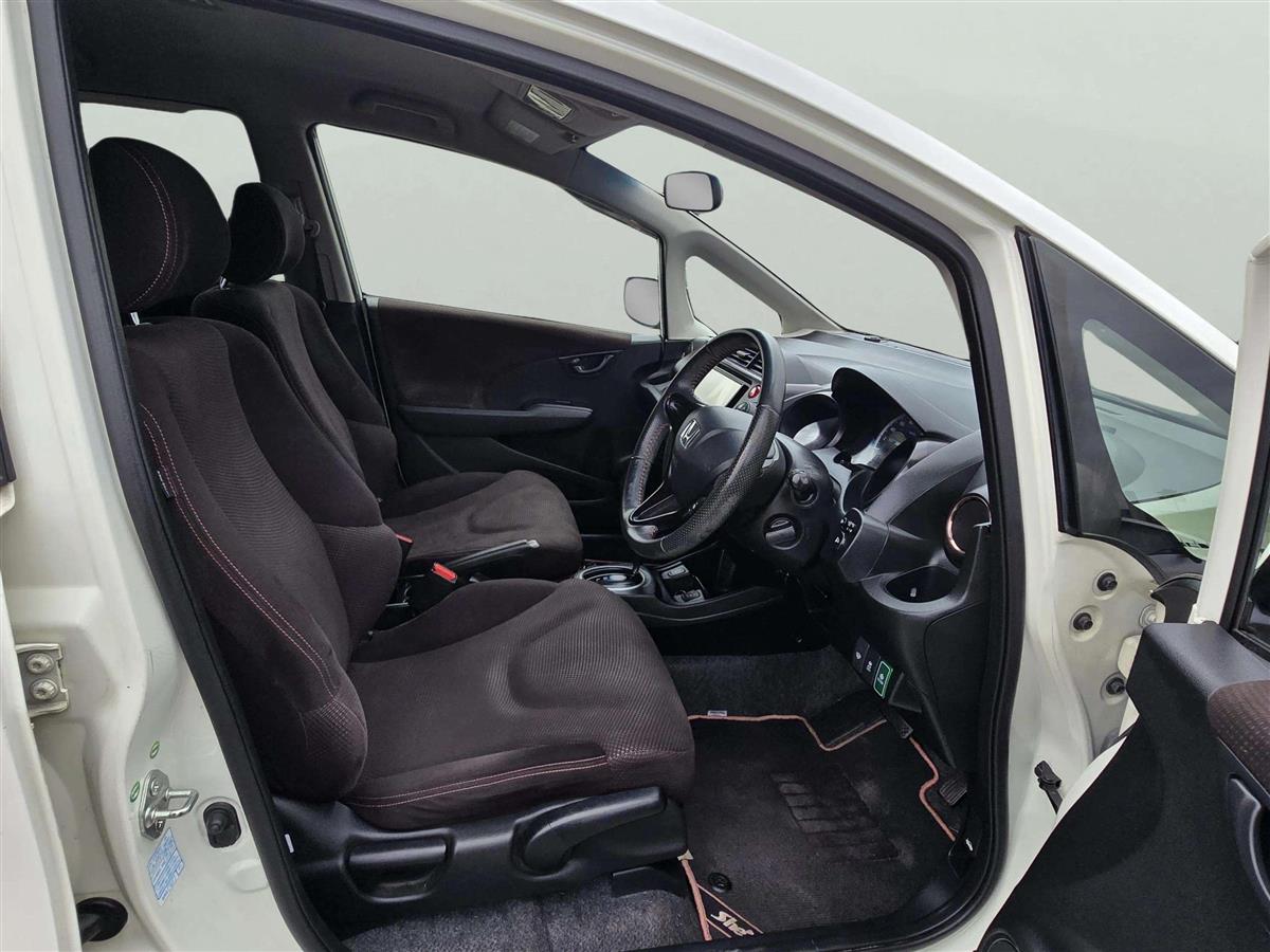 2012 Honda Fit HYBRID !! Top Spec !! heated seats !! Cruise control !! Reverse camera Carousel 11