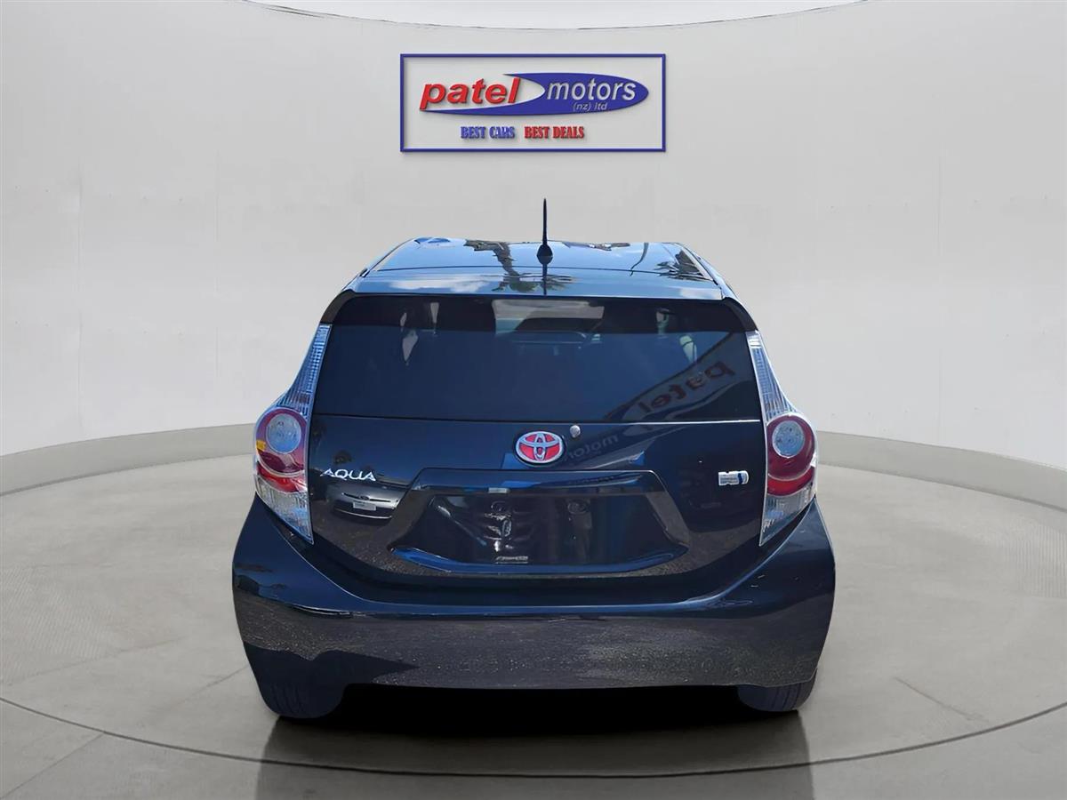 2012 Toyota Aqua HYBRID Carousel 4