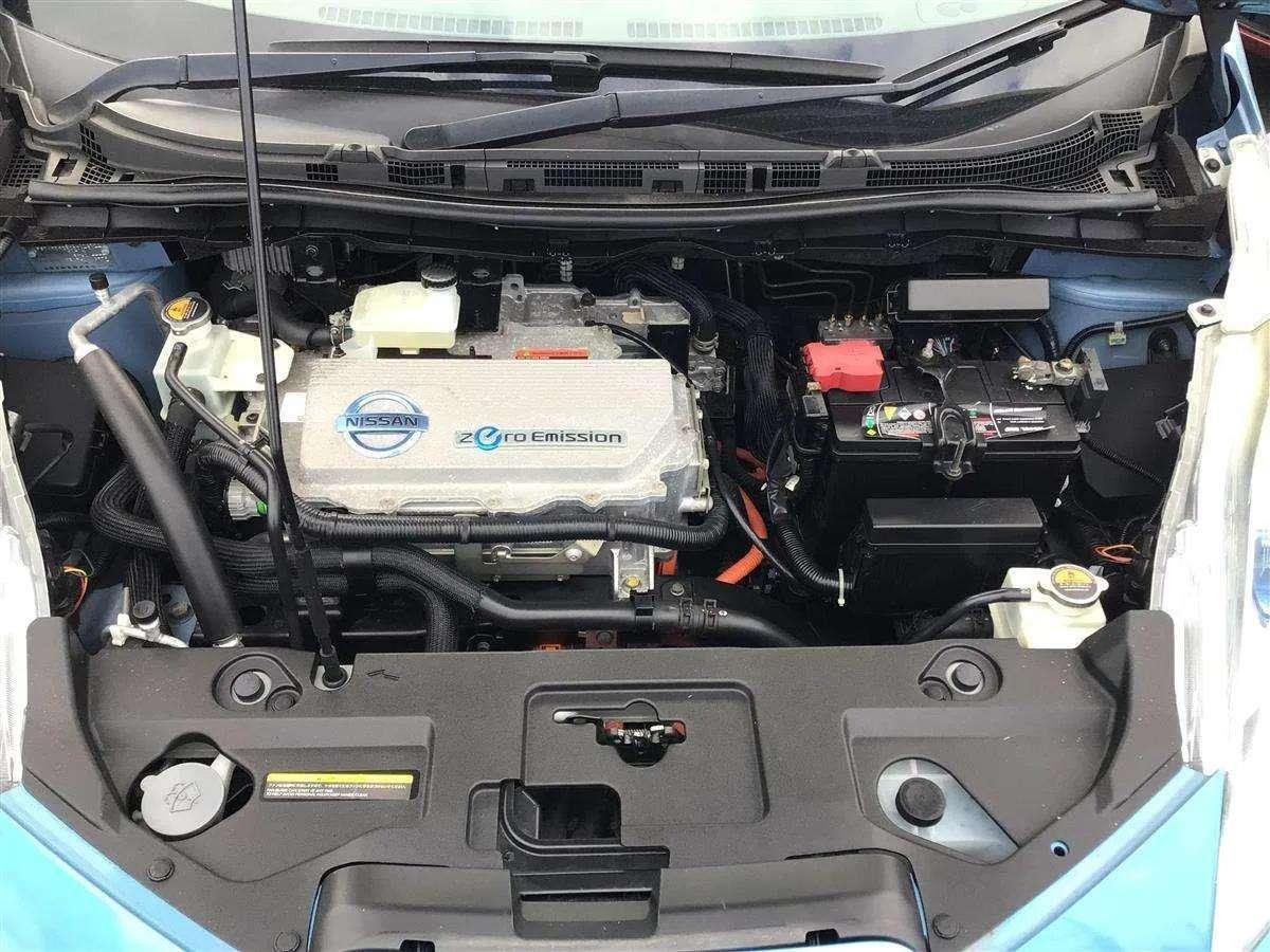 2011 Nissan Leaf Carousel 17
