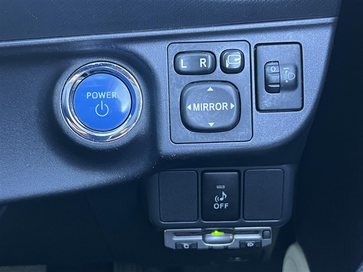 2012 Toyota Aqua G / PUSH START Carousel 4