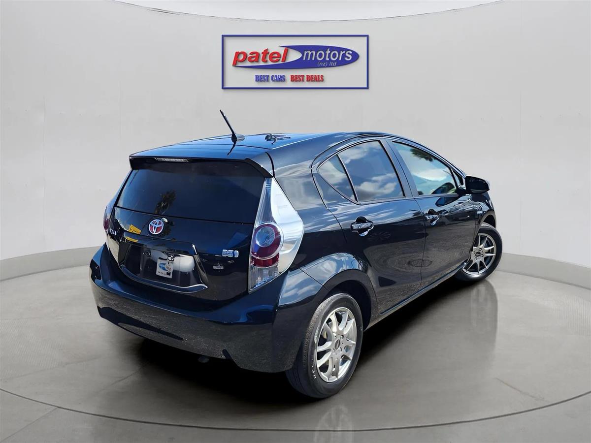 2012 Toyota Aqua HYBRID Carousel 3