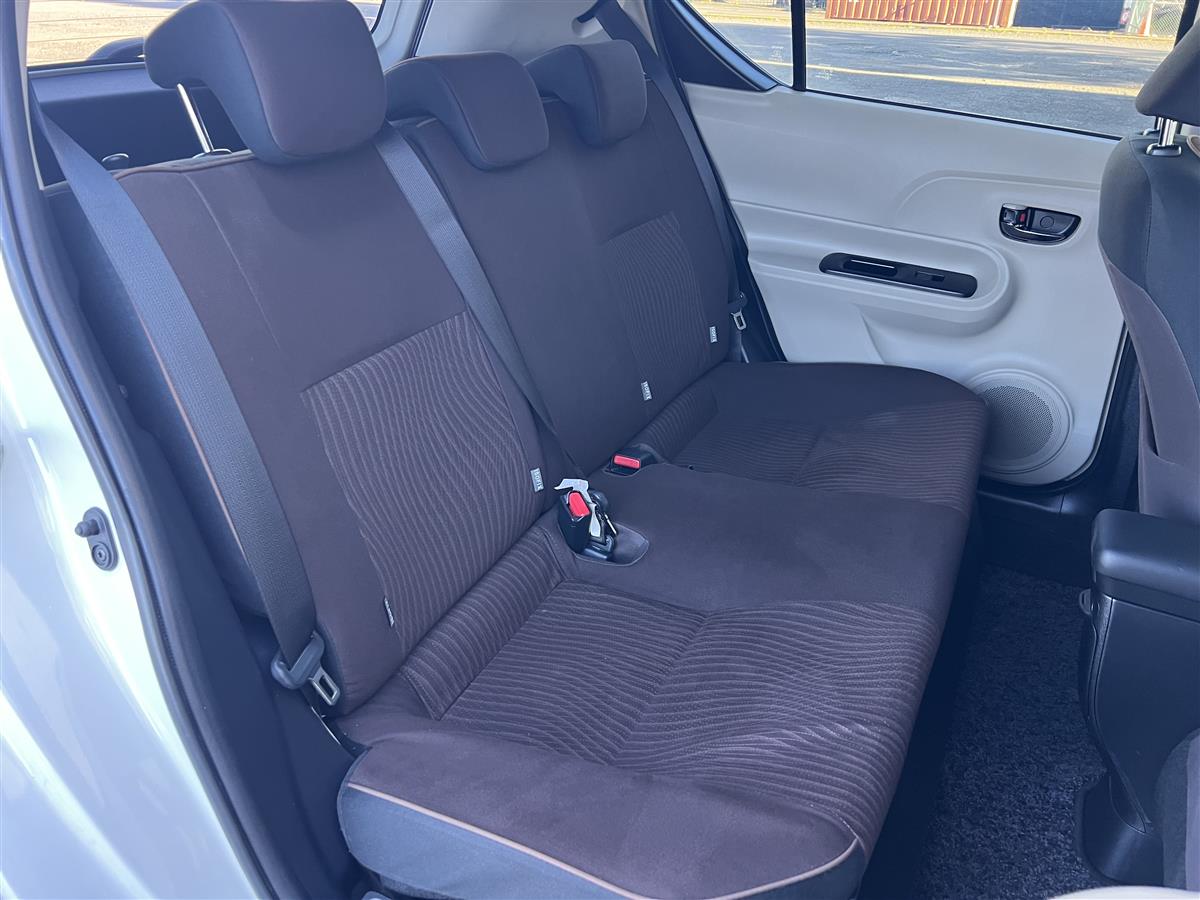 2012 Toyota Aqua G / PUSH START Carousel 8