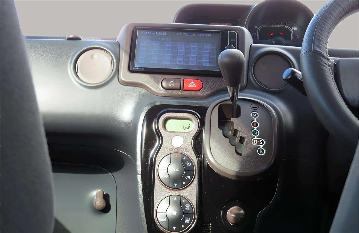 2013 Toyota Spade Carousel 12