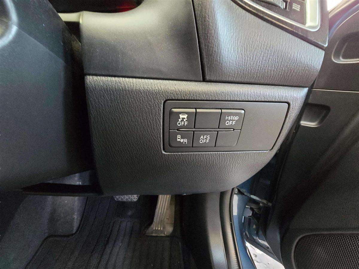 2015 Mazda Axela Carousel 16