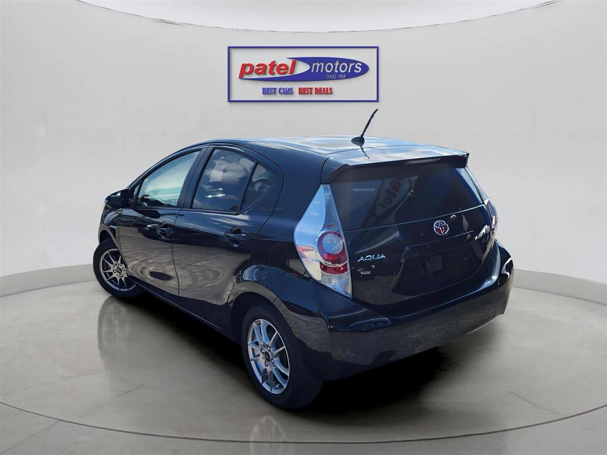 2012 Toyota Aqua HYBRID Carousel 5