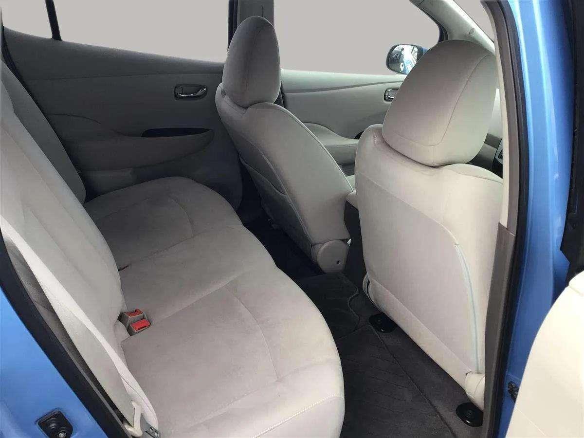2011 Nissan Leaf Carousel 16