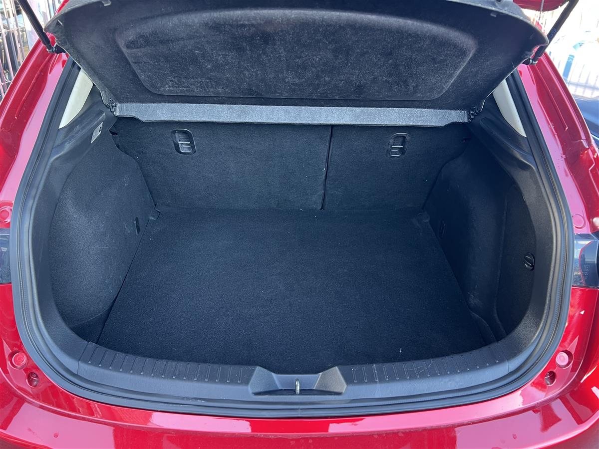 2016 Mazda Axela Low Mileage !! Paddle shifts !! Blutooth Carousel 6