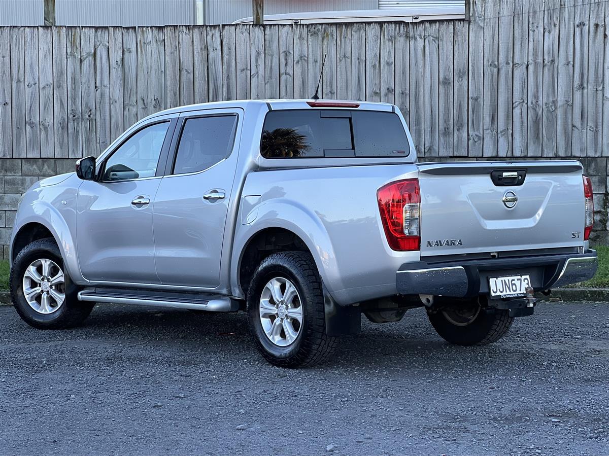 2015 Nissan Navara ST 2.3D/7AM/UT/4DR/5 Carousel 3