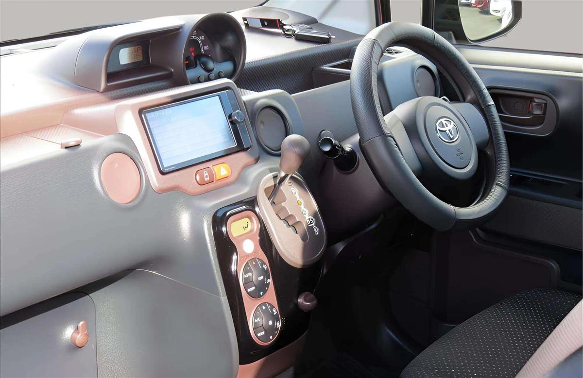 2013 Toyota Spade Carousel 11