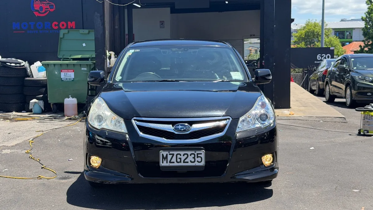2010 Subaru Legacy Carousel 1