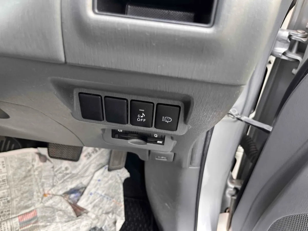 2012 Toyota Prius Alpha G Carousel 9
