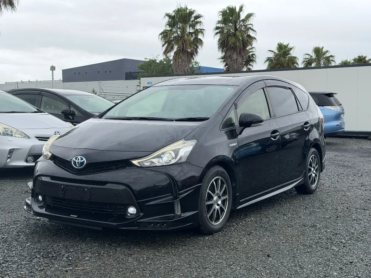 2014 Toyota Prius Alpha ALPHA G (FACELIFT, BODYKIT) Carousel 2