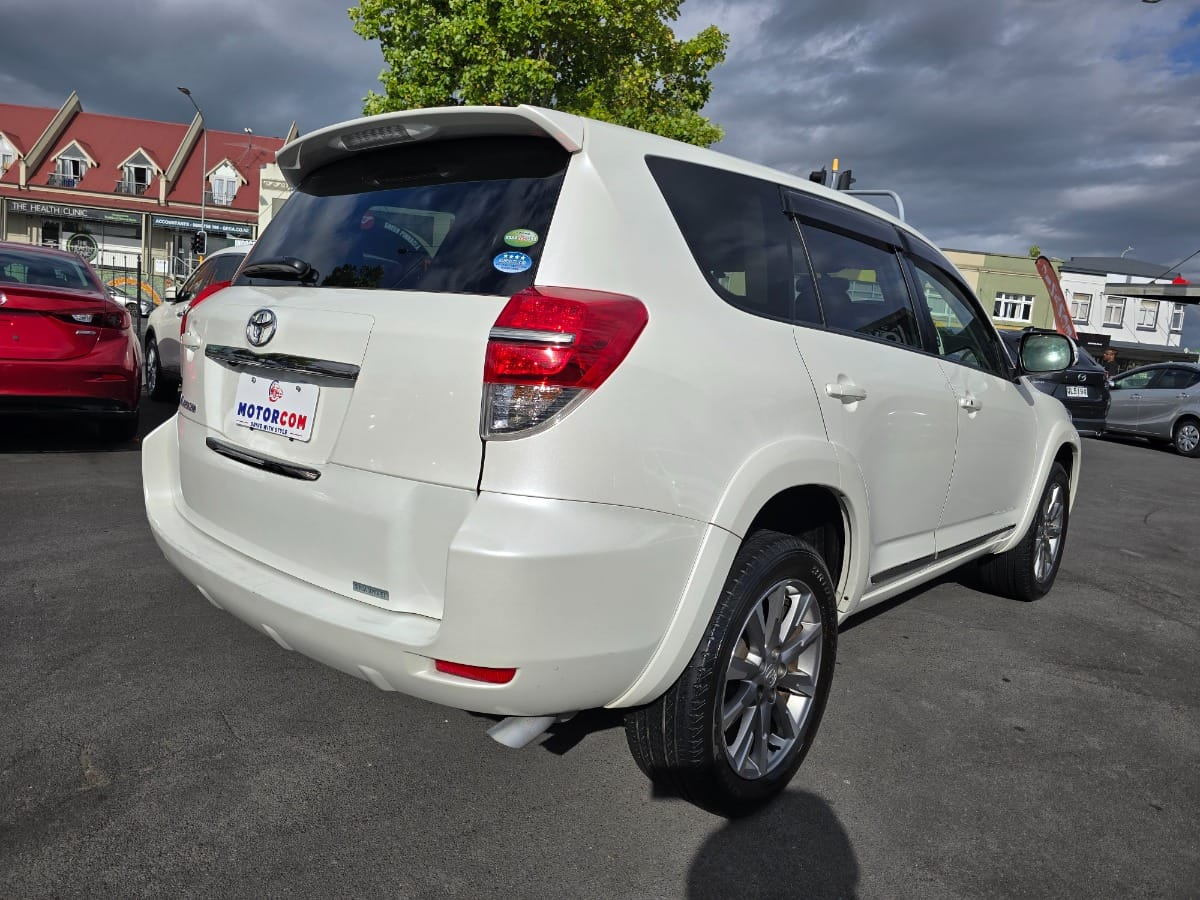 2012 Toyota Vanguard *Down hill assist control, Paddle shifter Carousel 4