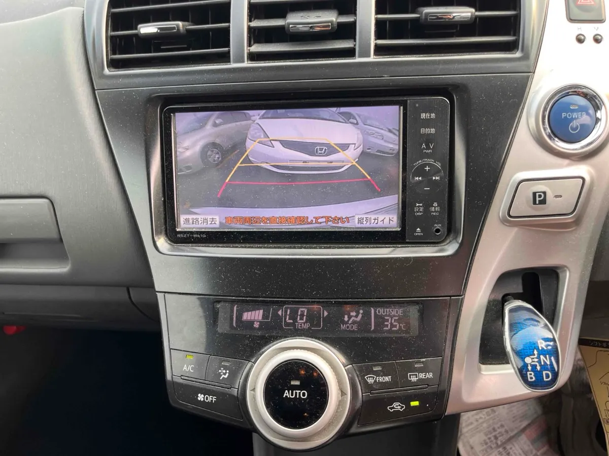2012 Toyota Prius Alpha G Carousel 2