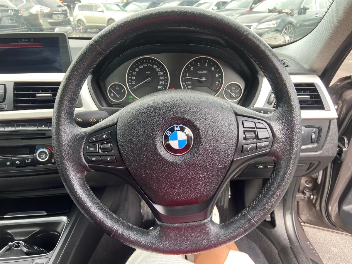 2014 BMW 320i Carousel 1