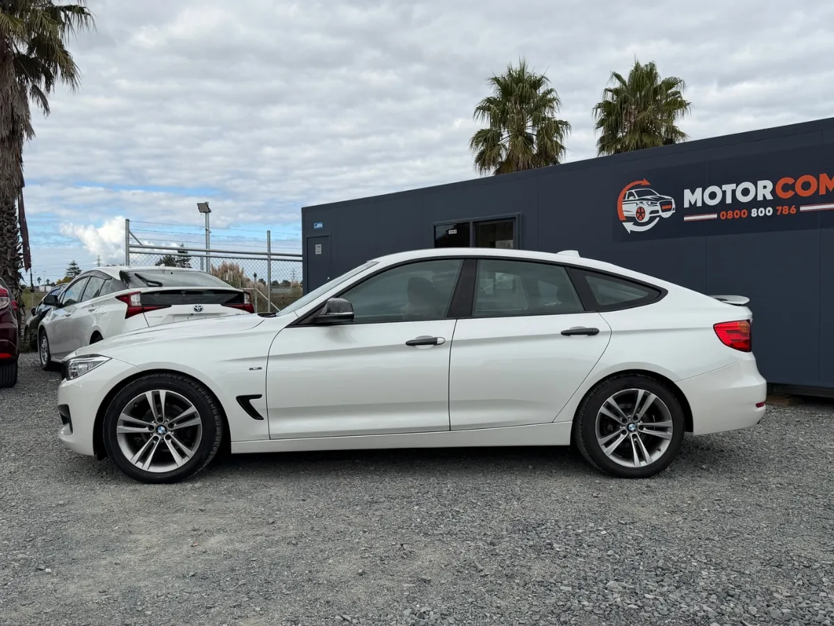 2014 BMW 320i I GRAN TURISMO SPORT Carousel 7