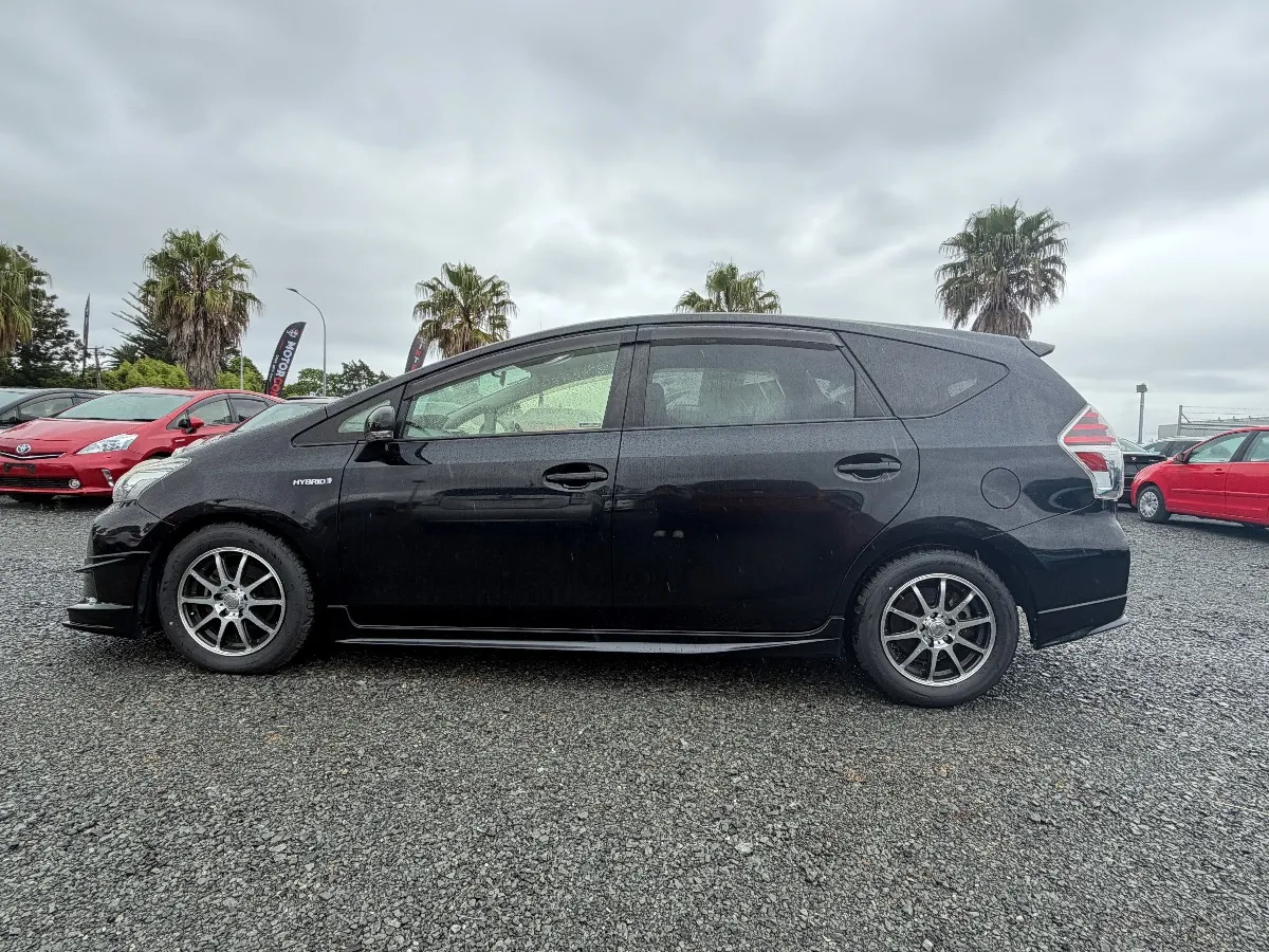 2014 Toyota Prius Alpha ALPHA G (FACELIFT, BODYKIT) Carousel 3
