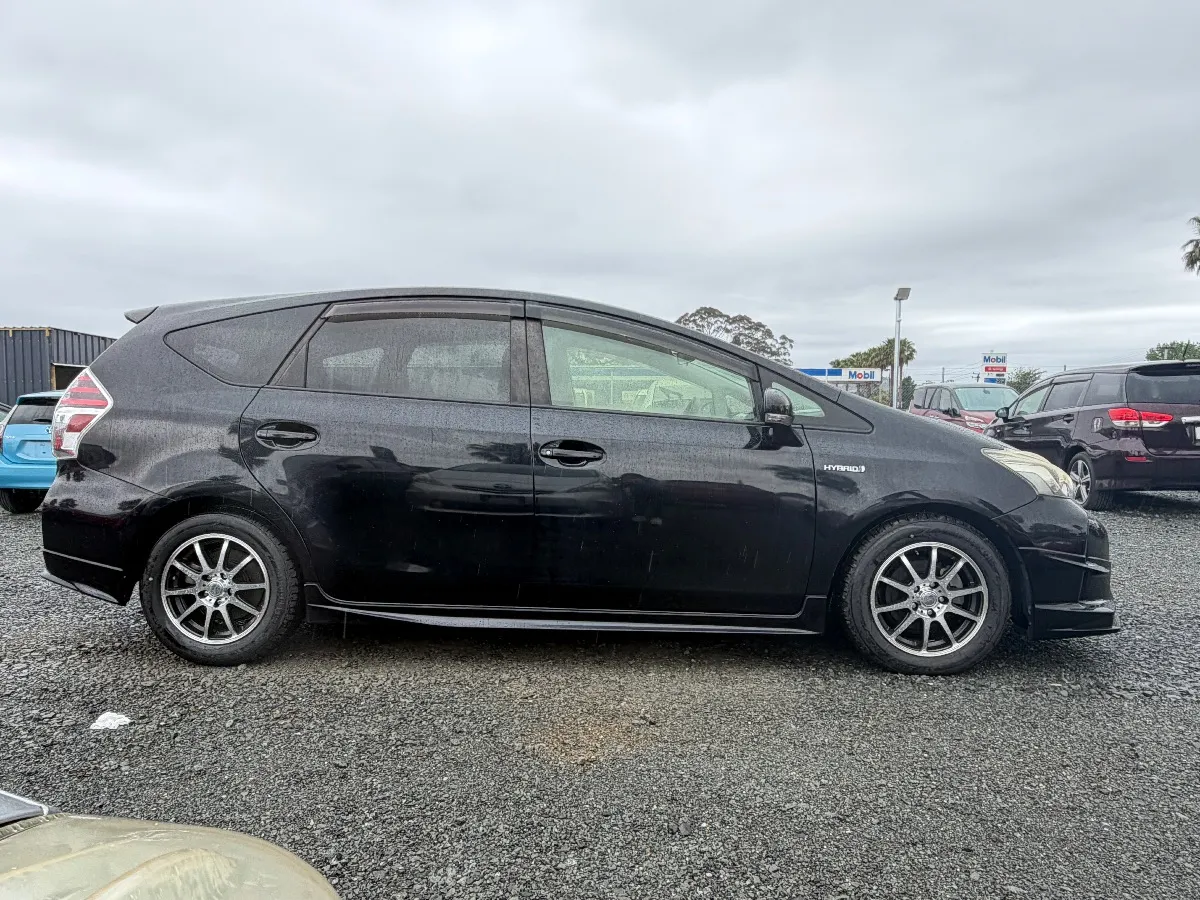2014 Toyota Prius Alpha ALPHA G (FACELIFT, BODYKIT) Carousel 6