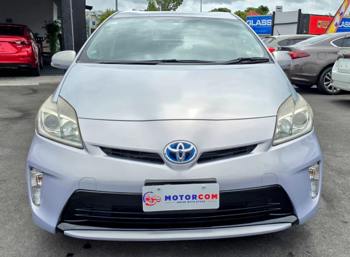 2014 Toyota Prius Carousel 1