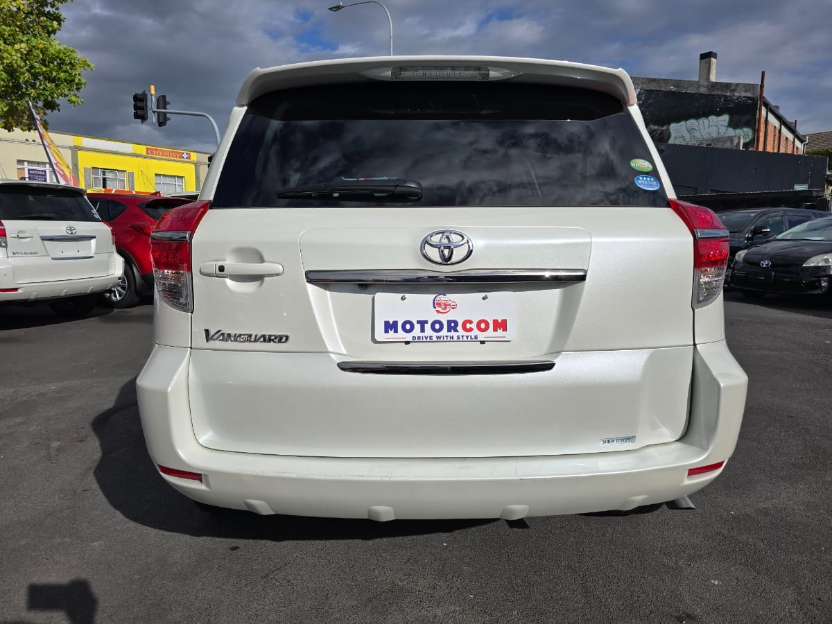 2012 Toyota Vanguard *Down hill assist control, Paddle shifter Carousel 5