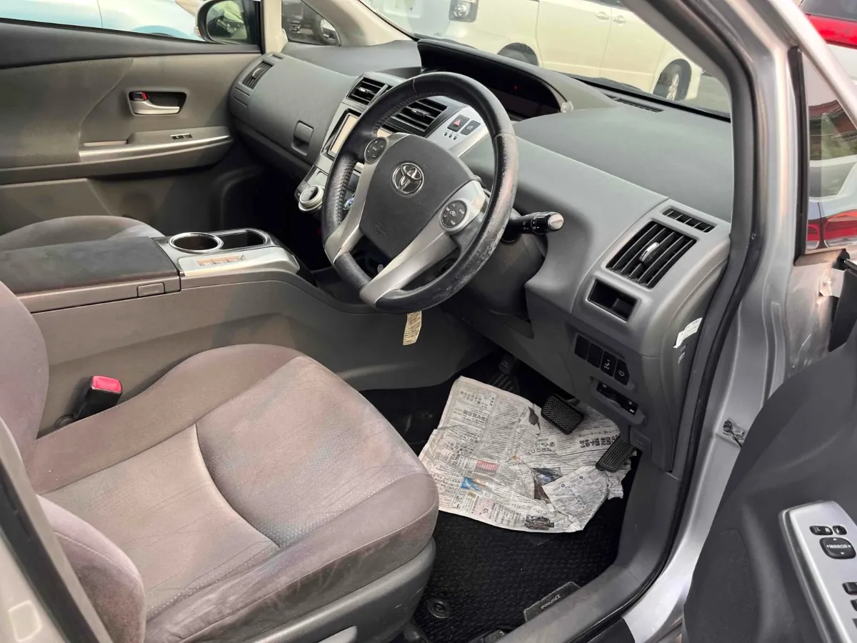 2012 Toyota Prius Alpha G Carousel 5
