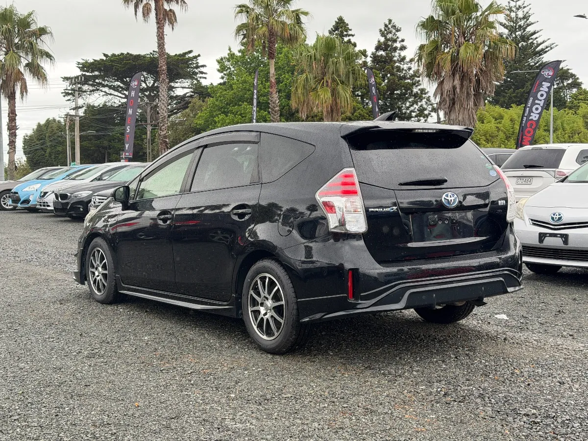 2014 Toyota Prius Alpha ALPHA G (FACELIFT, BODYKIT) Carousel 4