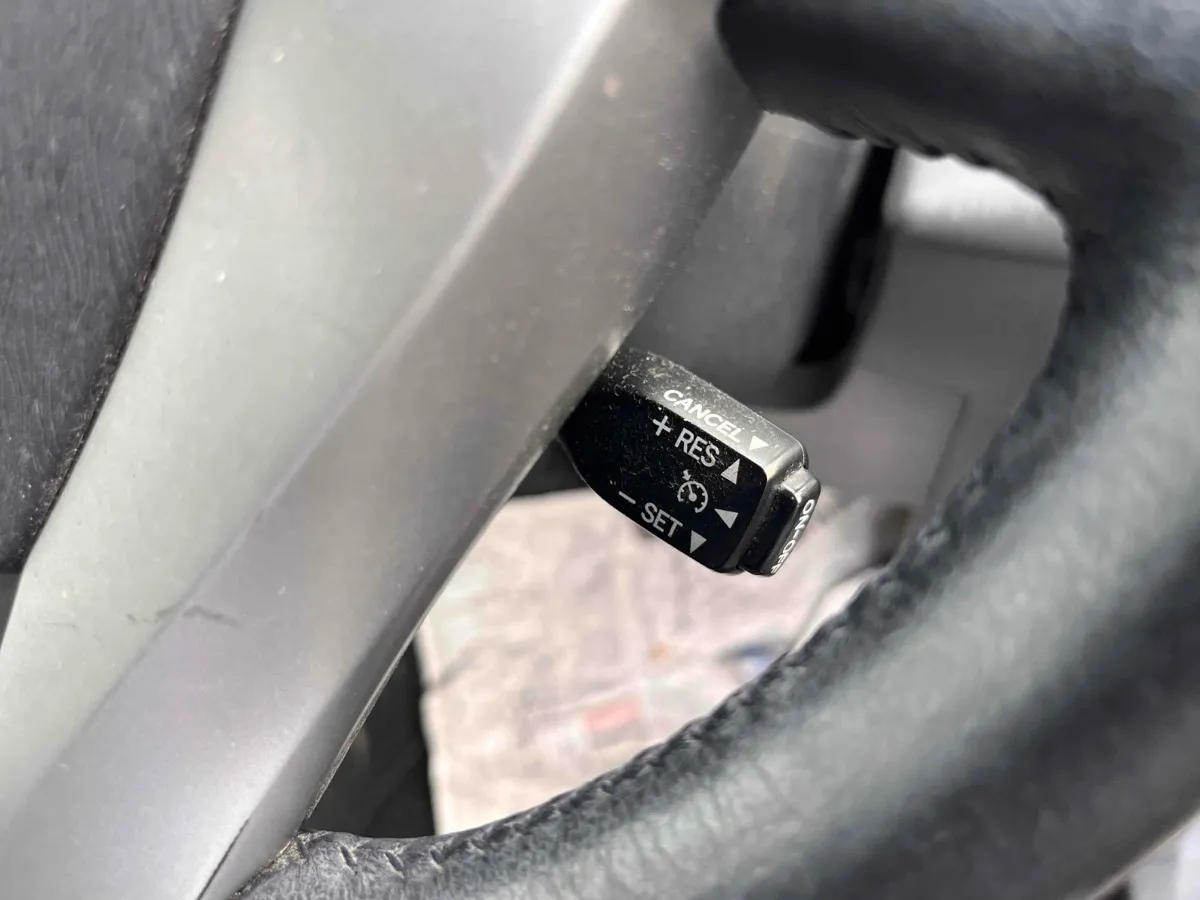 2012 Toyota Prius Alpha G Carousel 3