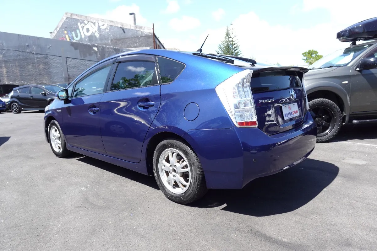 2010 Toyota Prius Carousel 7